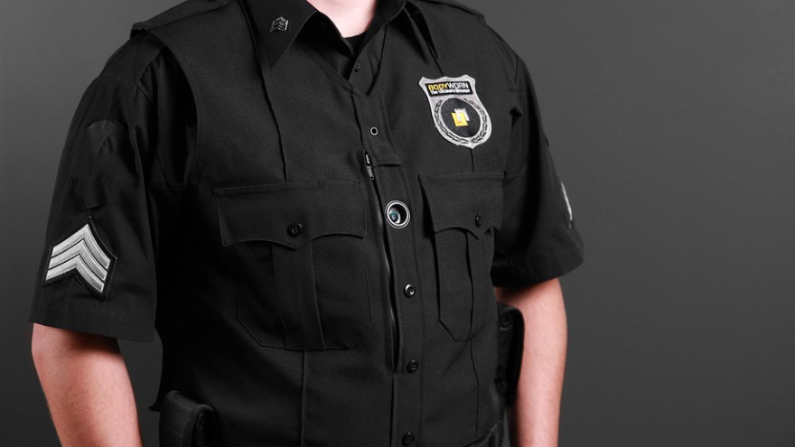 在夜間，保安是如何快速識(shí)別可疑車輛？